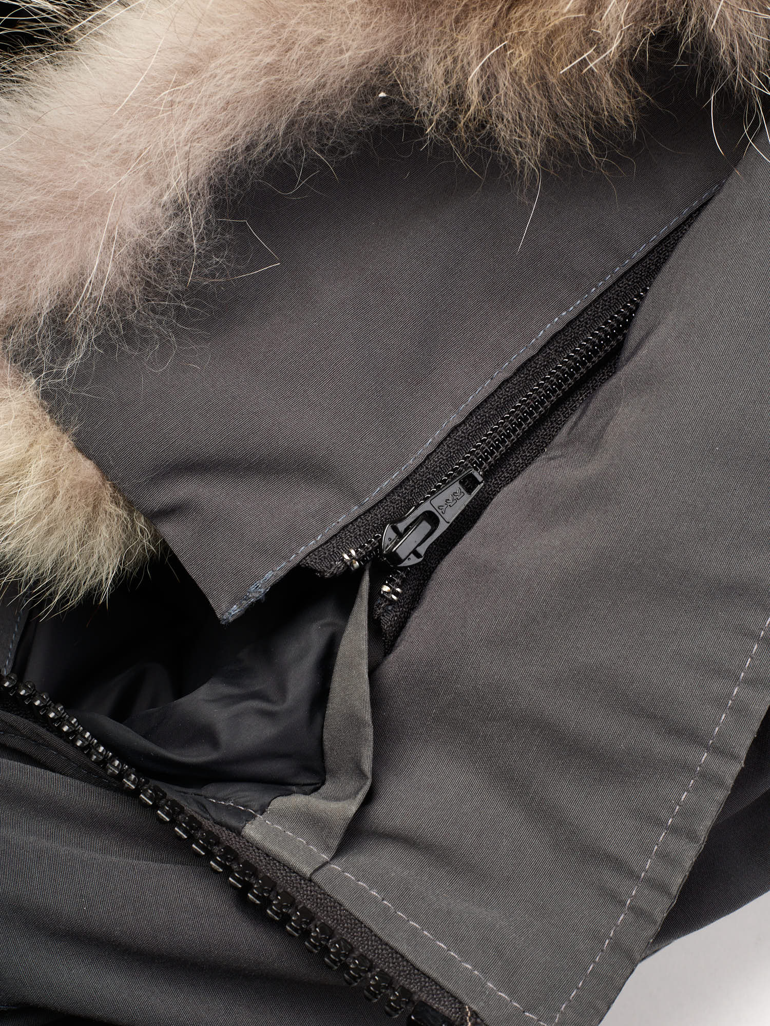 CANADA GOOSE Chateau Parka 3426M Gray Down Jacket Size XL Fur Ruff