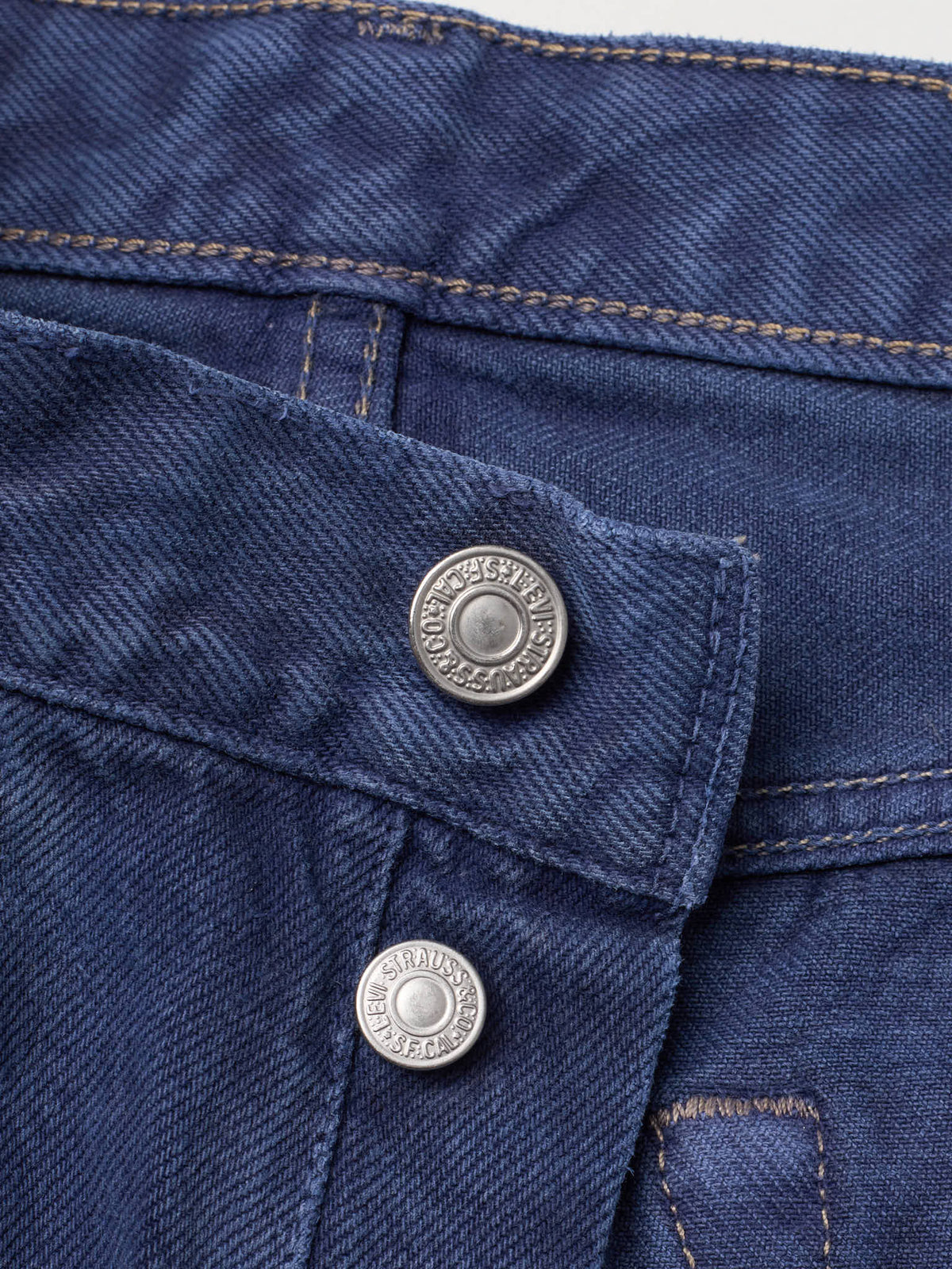 Vintage LEVI'S 501 Straight Fit Blue Tapered Jeans Made in USA