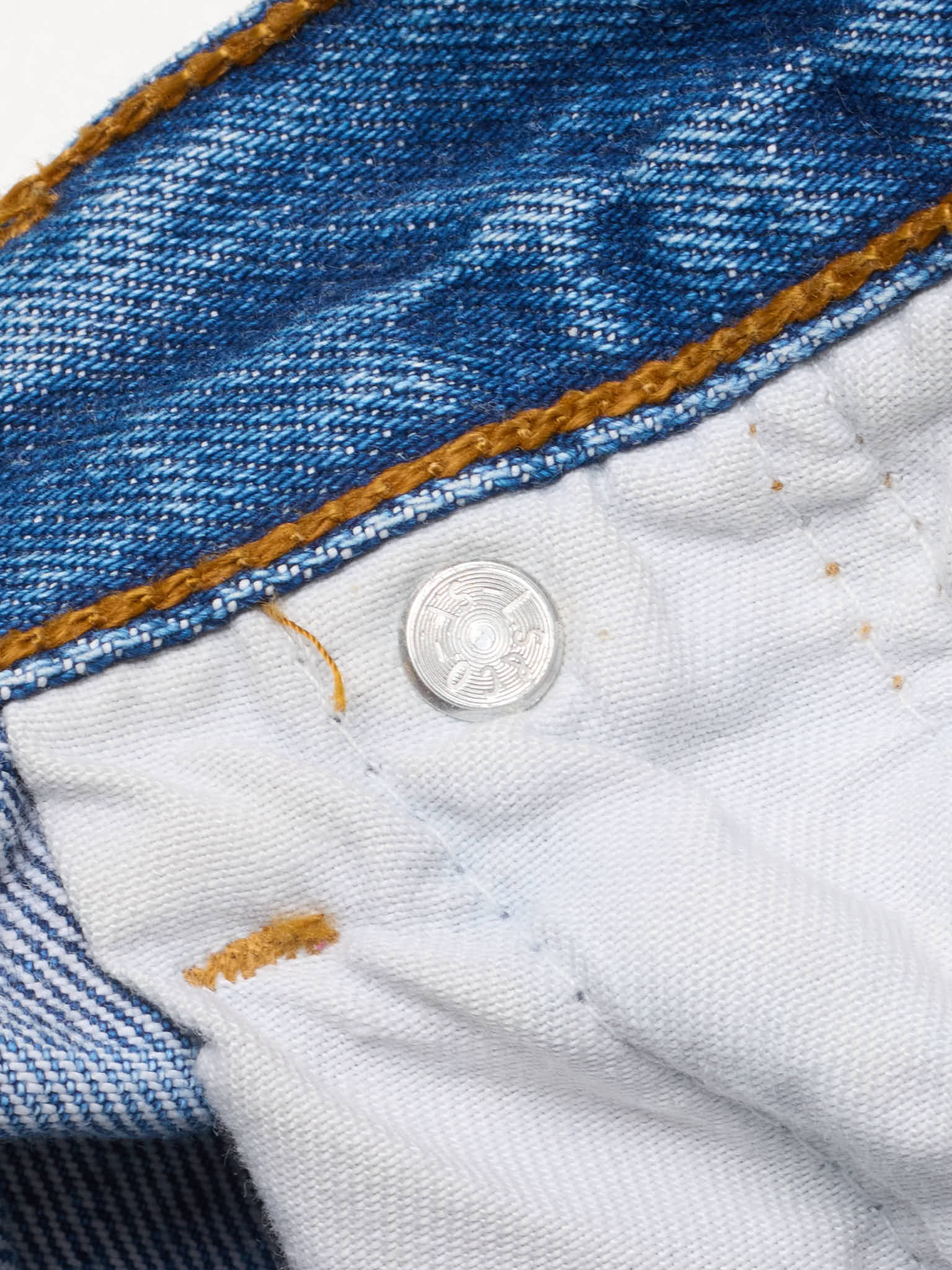Vintage LEVI'S 501 Straight Fit Blue Cotton Jeans Made in Spain 1993