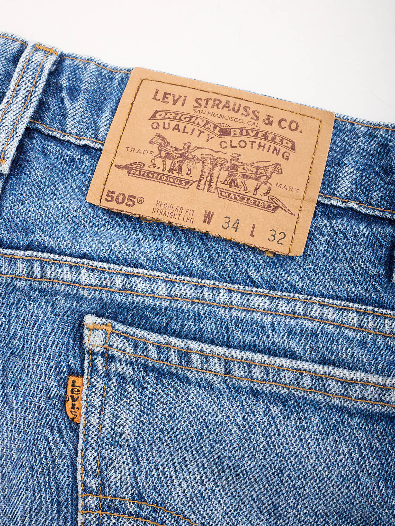 Vintage LEVI'S 505 USA Made Straight Leg Orange Tab Jeans 34/32 1995