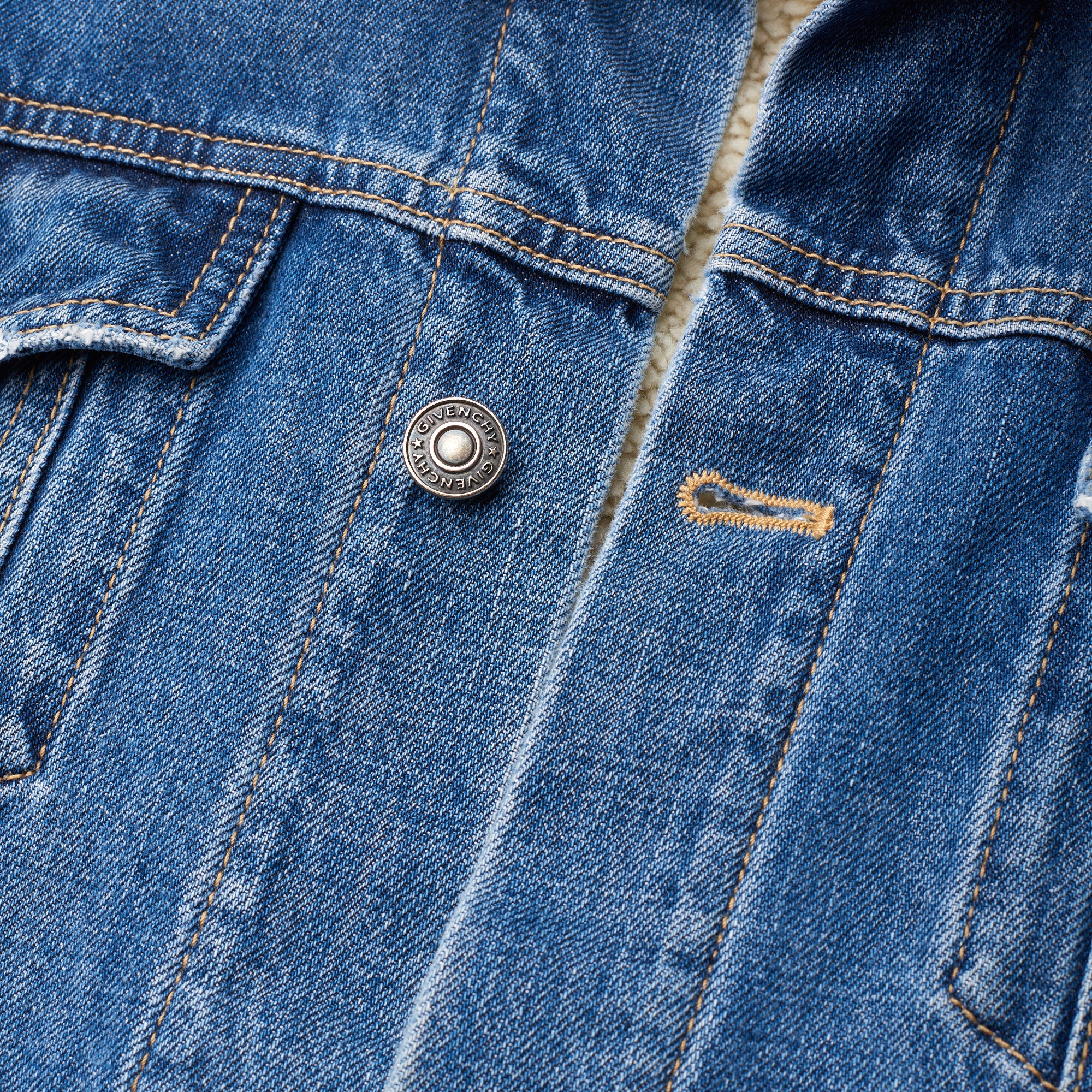 GIVENCHY Paris Logo Blue Denim Shearling Lined Trucker Jacket NEW Size L GIVENCHY