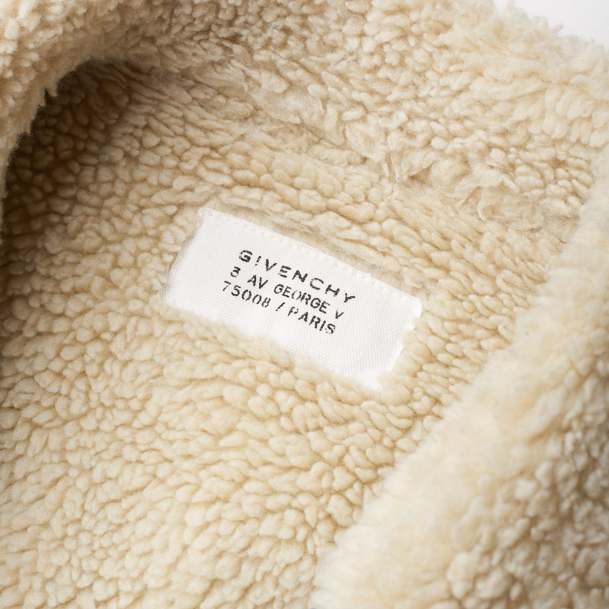 GIVENCHY Paris Logo Blue Denim Shearling Lined Trucker Jacket NEW Size L GIVENCHY