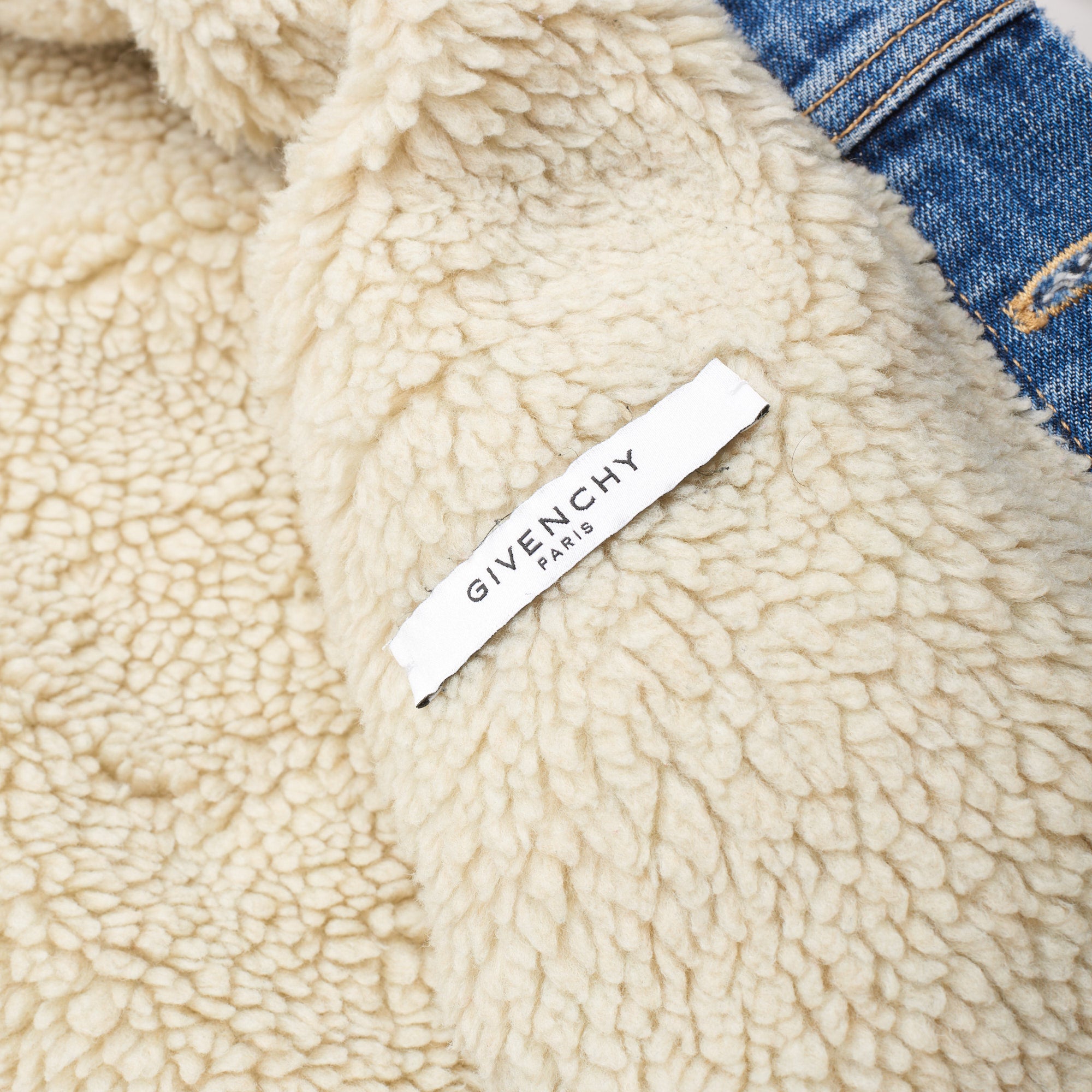 GIVENCHY Paris Logo Blue Denim Shearling Lined Trucker Jacket NEW Size L GIVENCHY