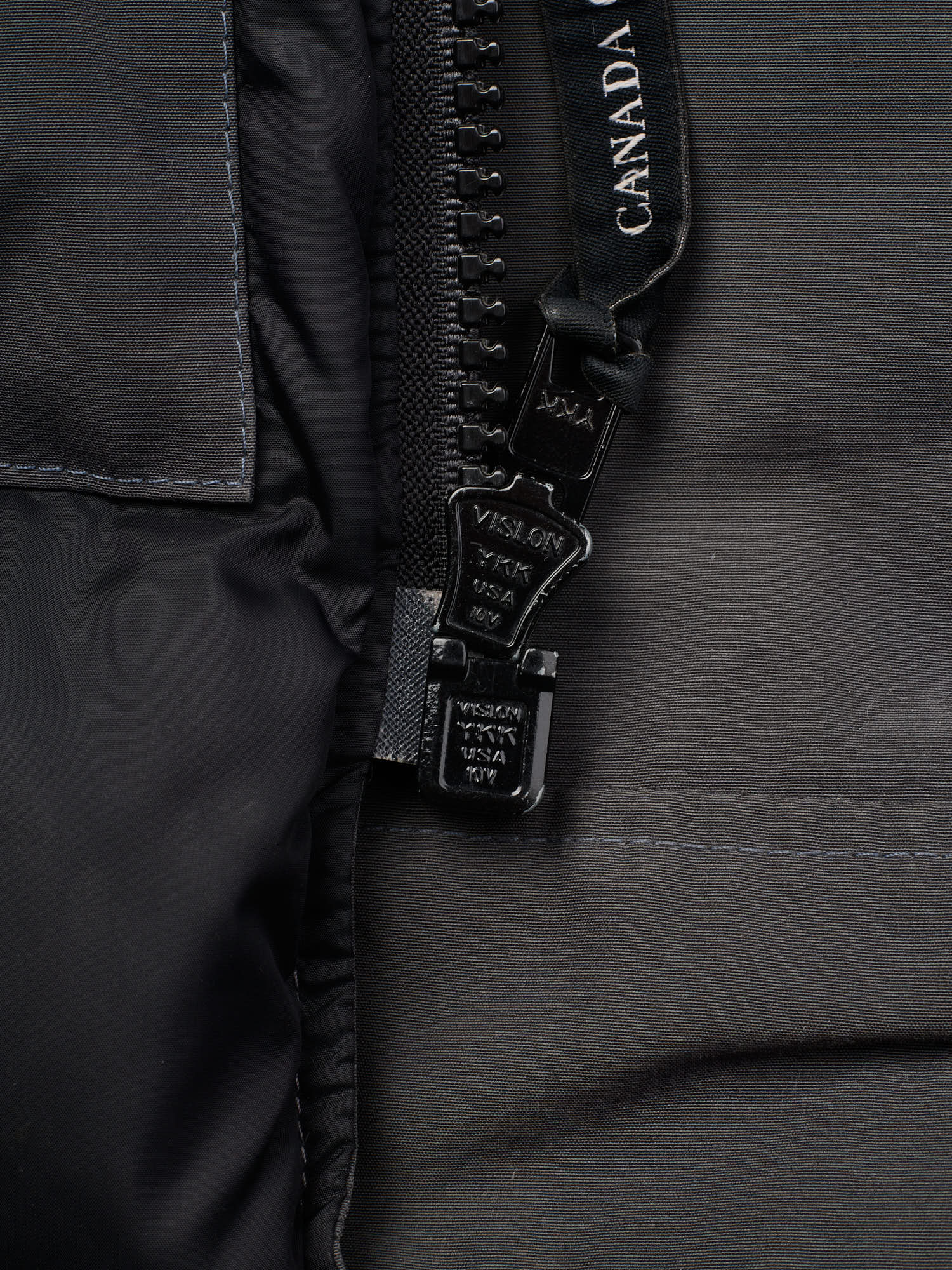 CANADA GOOSE Chateau Parka 3426M Gray Down Jacket Size XL Fur Ruff