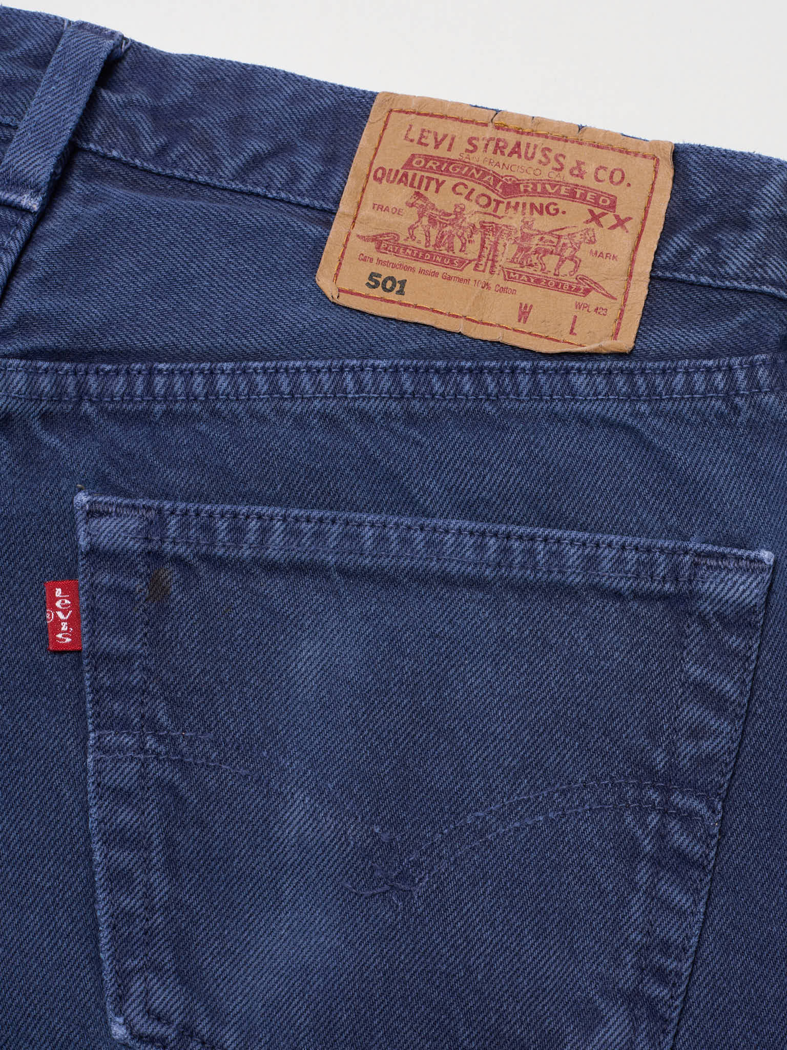 Vintage LEVI'S 501 Straight Fit Blue Tapered Jeans Made in USA