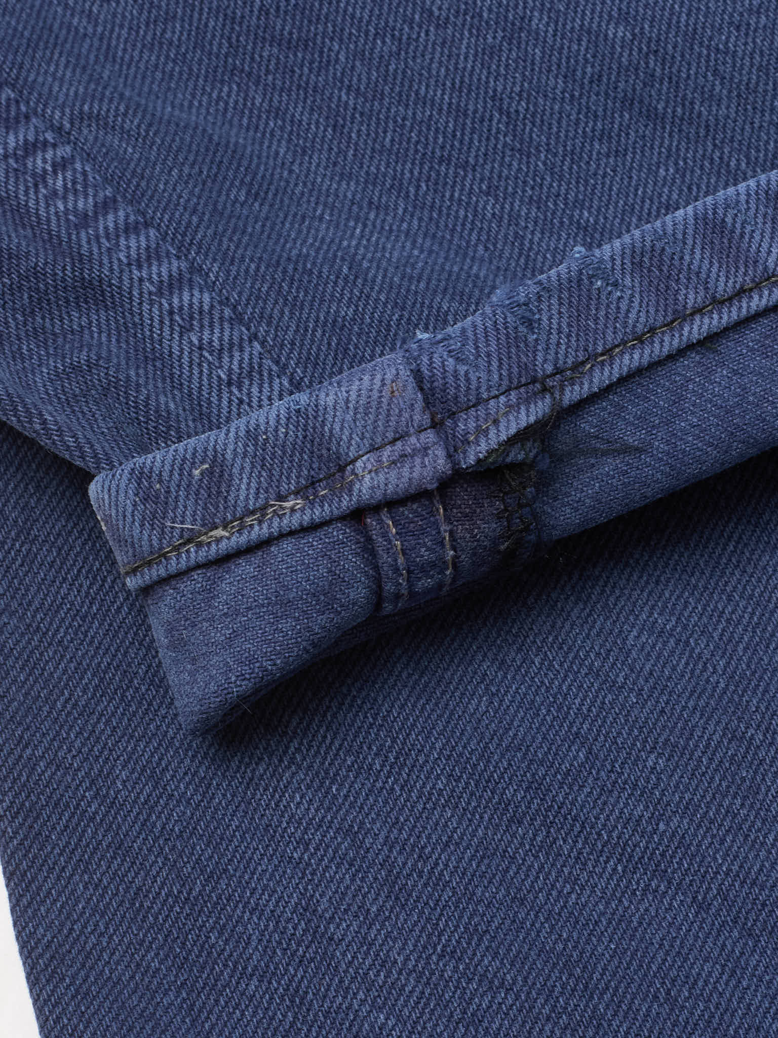 Vintage LEVI'S 501 Straight Fit Blue Tapered Jeans Made in USA