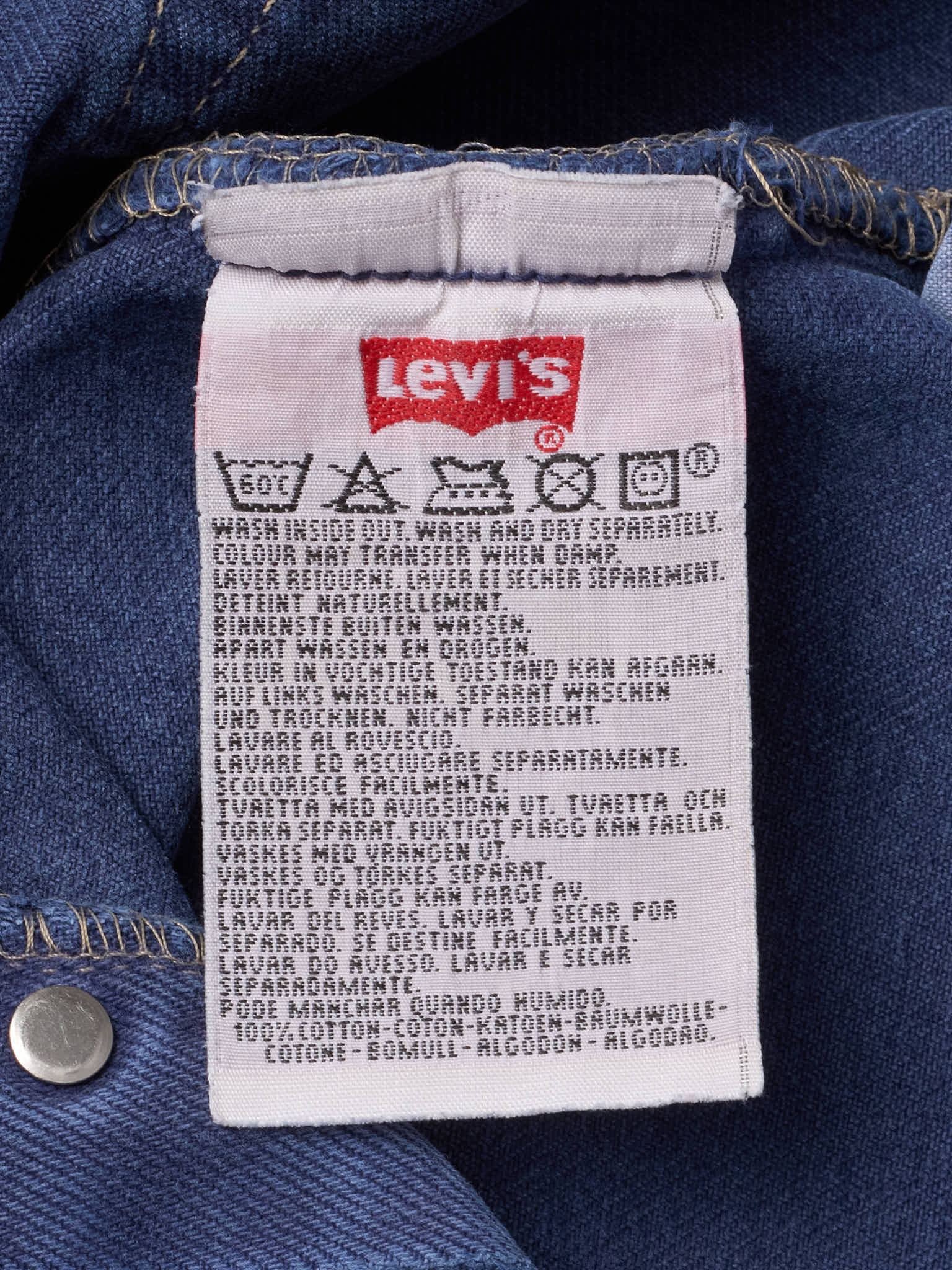 Vintage LEVI'S 501 Straight Fit Blue Tapered Jeans Made in USA