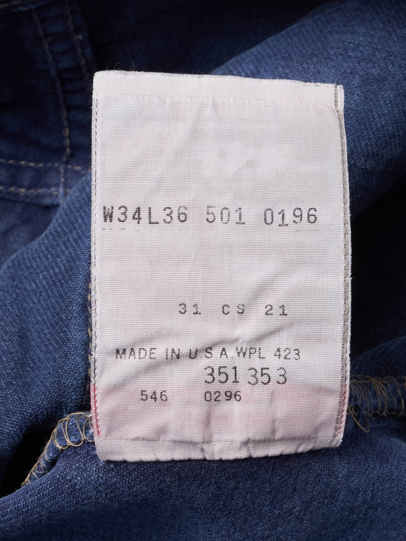 Vintage LEVI'S 501 Straight Fit Blue Tapered Jeans Made in USA