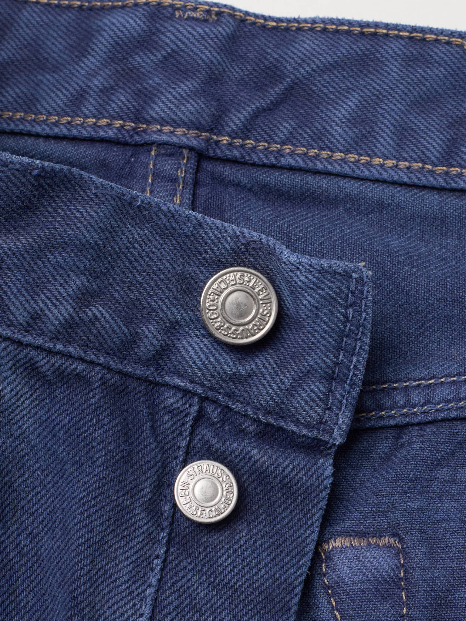 Vintage LEVI'S 501 Straight Fit Blue Tapered Jeans Made in USA