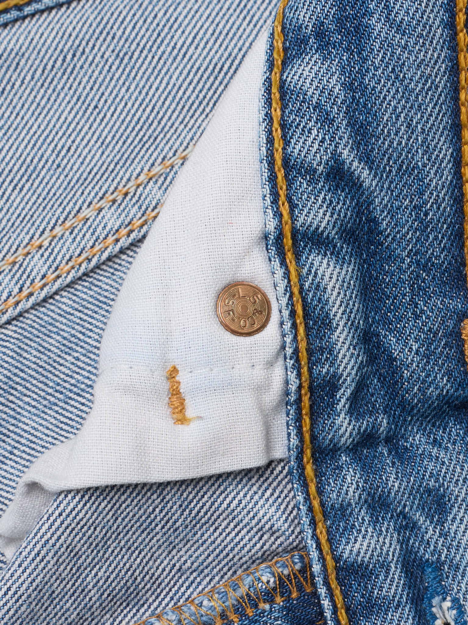 Vintage LEVI'S 501 Straight Fit Blue Cotton Jeans Made in USA