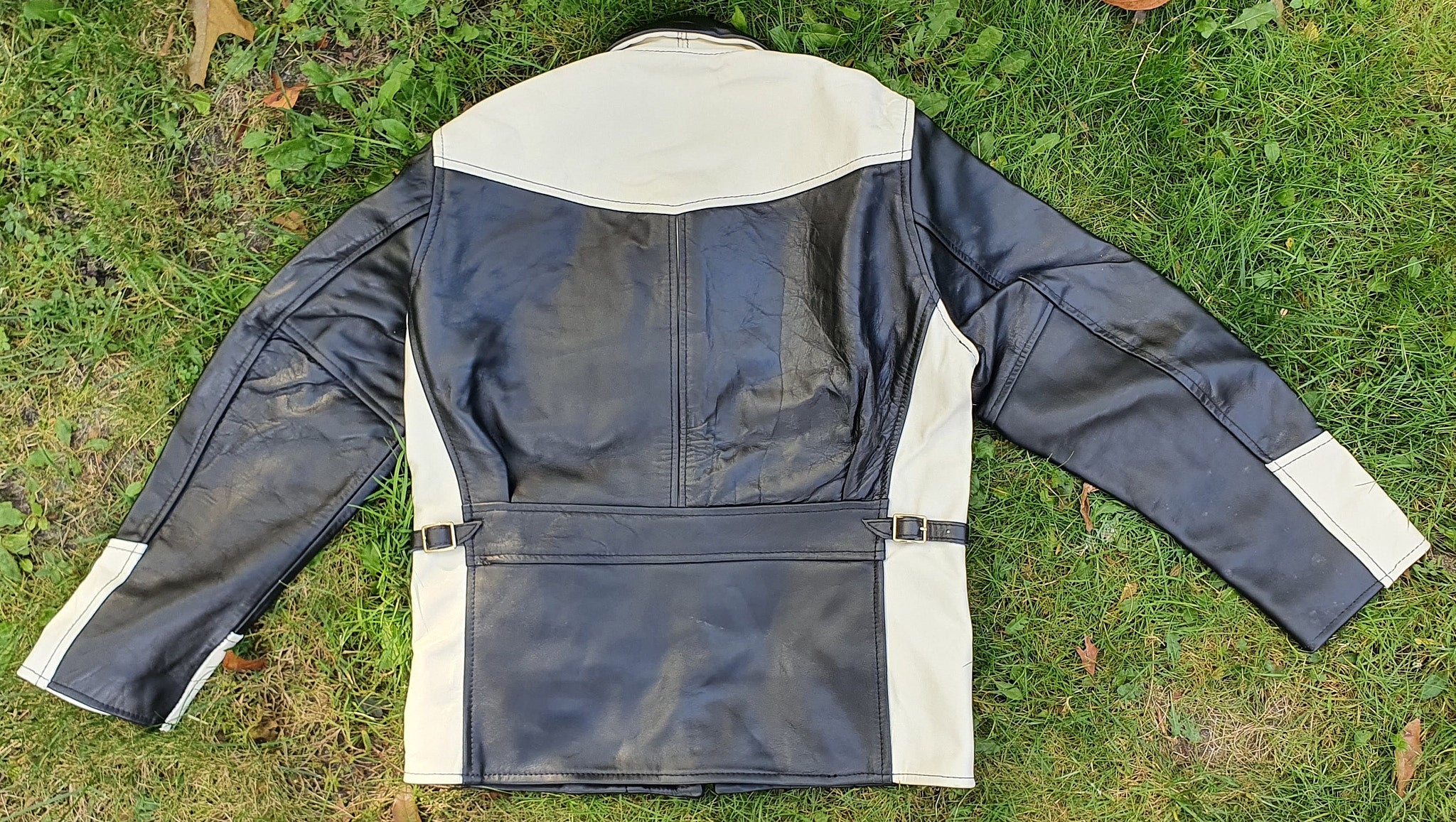 LOST WORLDS Black-White Leather Motorcycle Jacket Boys size M USA Made